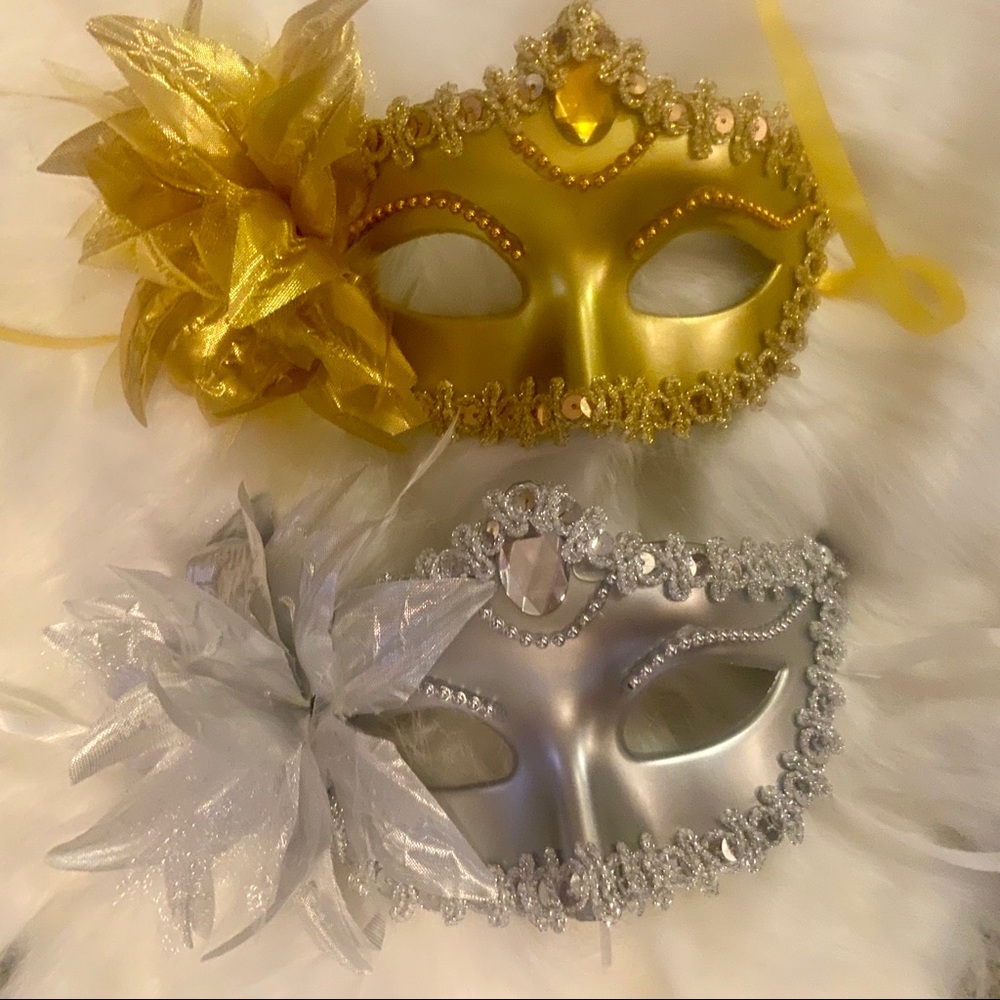 ✨MYSTIQUE✨MOLDED PLASTIC GOLD OR SILVER MASK - Picture 10 of 15